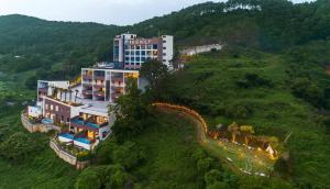 friemily pool villa and hotel