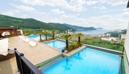 friemily pool villa and hotel