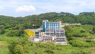 friemily pool villa and hotel