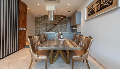 friemily pool villa and hotel