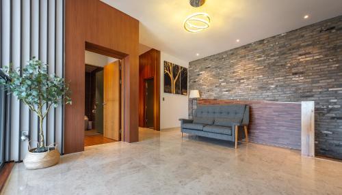 friemily pool villa and hotel