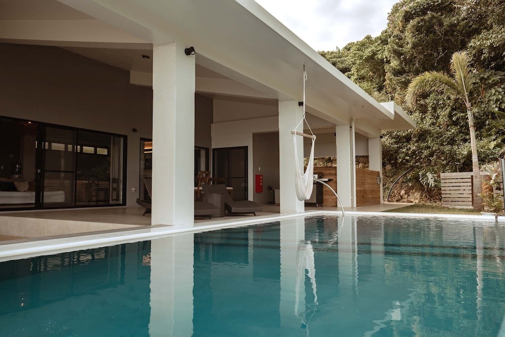 marinx poolvilla nakandakari