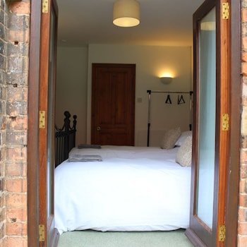 Holly Lodge,,2 star