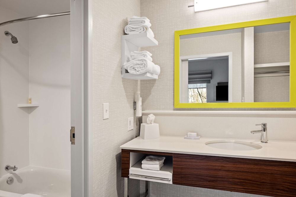 hampton inn and suites cincinnati west