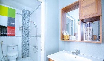 yen vy hotel and apartment