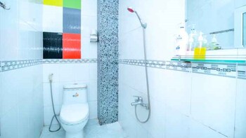 yen vy hotel and apartment