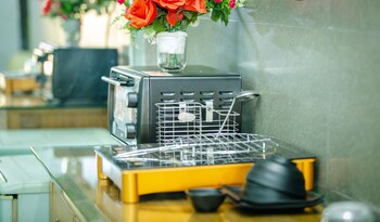 yen vy hotel and apartment