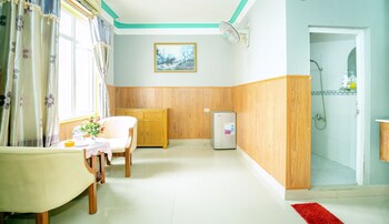 yen vy hotel and apartment