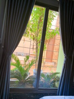 yen vy hotel and apartment