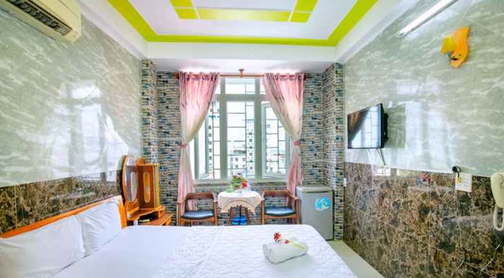 yen vy hotel and apartment