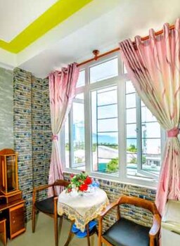 yen vy hotel and apartment