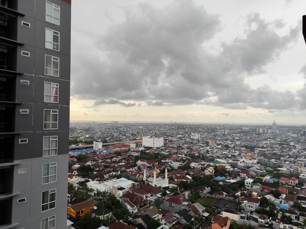 comfy studio at vida view makassar apartment