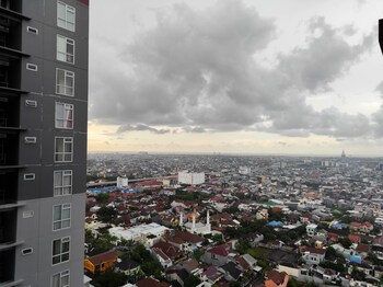 comfy studio at vida view makassar apartment