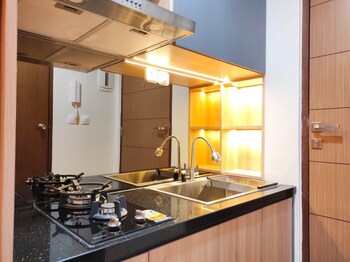 comfy studio at vida view makassar apartment