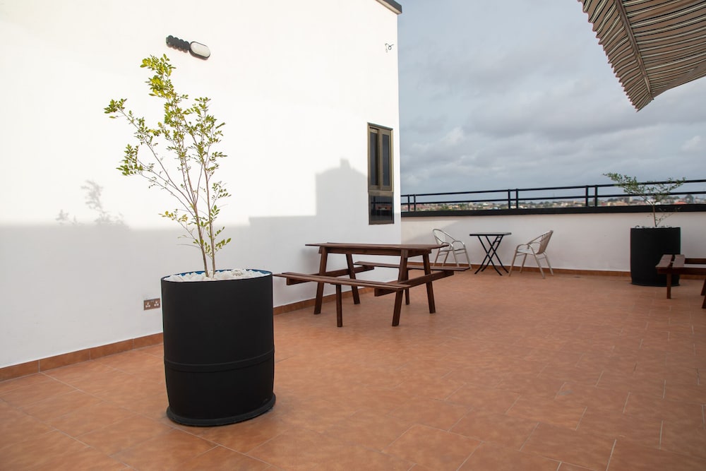 executive one bedroom furnished apartment in accra