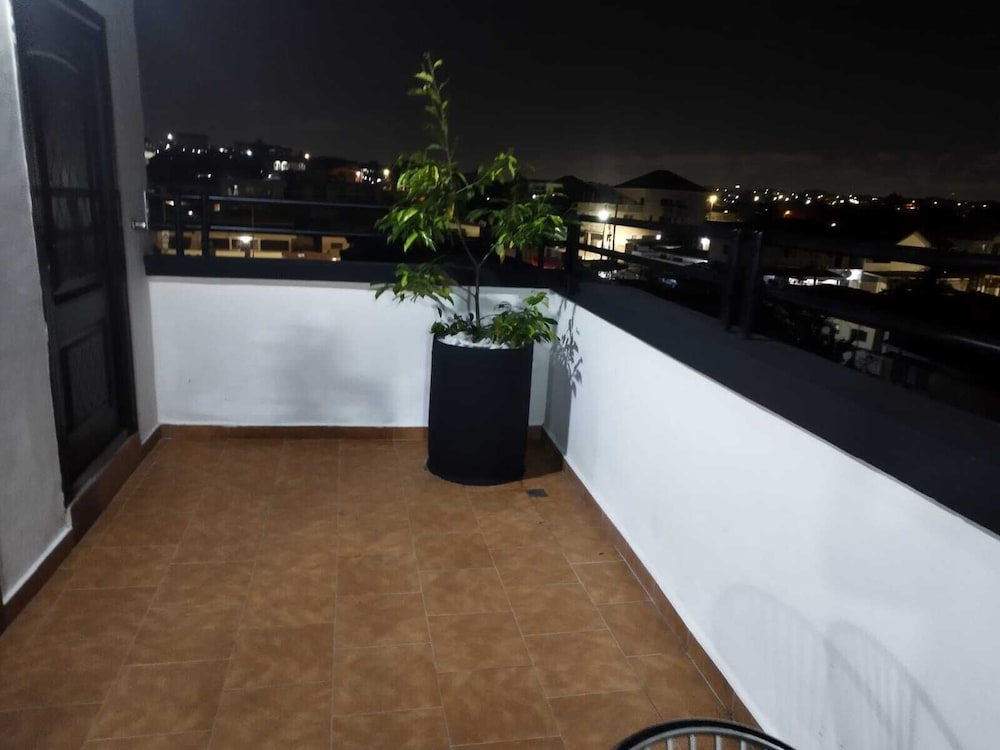 executive one bedroom furnished apartment in accra