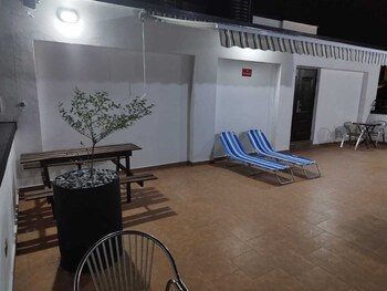executive one bedroom furnished apartment in accra