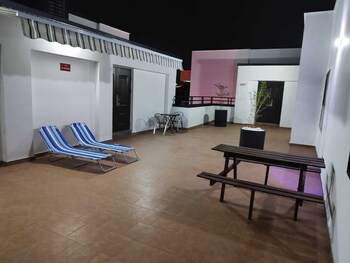executive one bedroom furnished apartment in accra