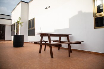 executive one bedroom furnished apartment in accra