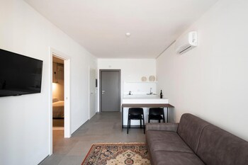 alkamuri posh hotel spa 107 junior suite with jacuzzi