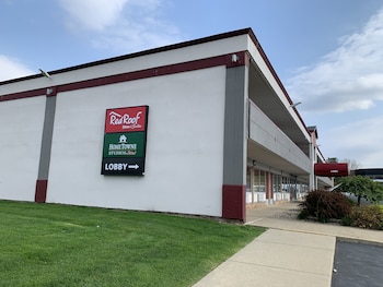 hometowne studios by red roof battle creek