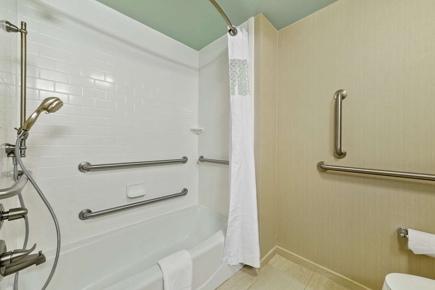hampton inn and suites gulfport i 10