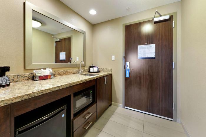 hampton inn and suites gulfport i 10