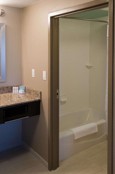 hampton inn and suites gulfport i 10