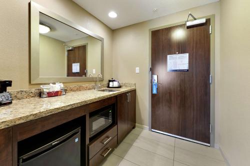 hampton inn and suites gulfport i 10