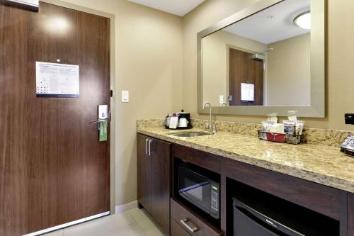 hampton inn and suites gulfport i 10