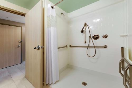 hampton inn and suites gulfport i 10