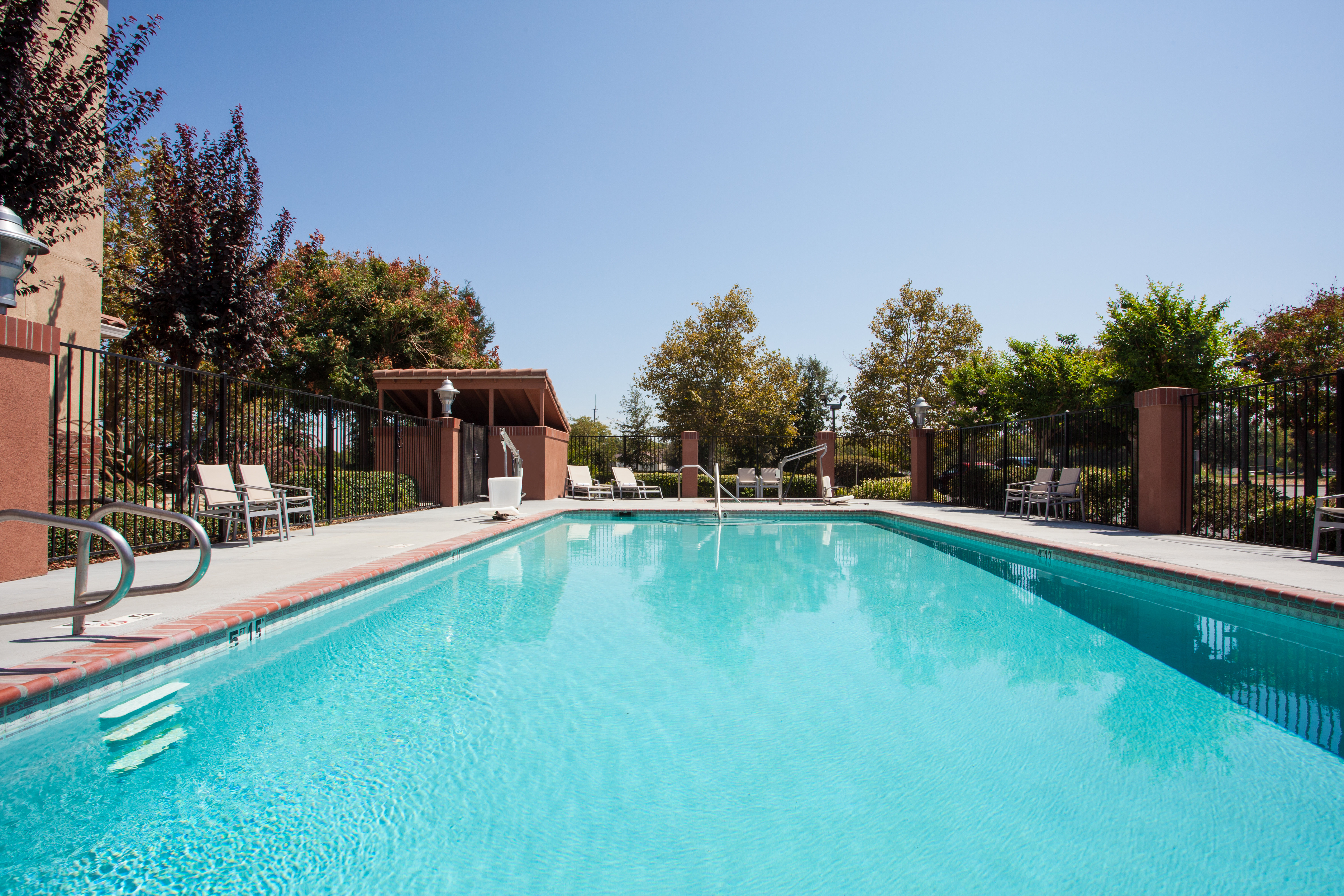 holiday inn express and suites davis university area