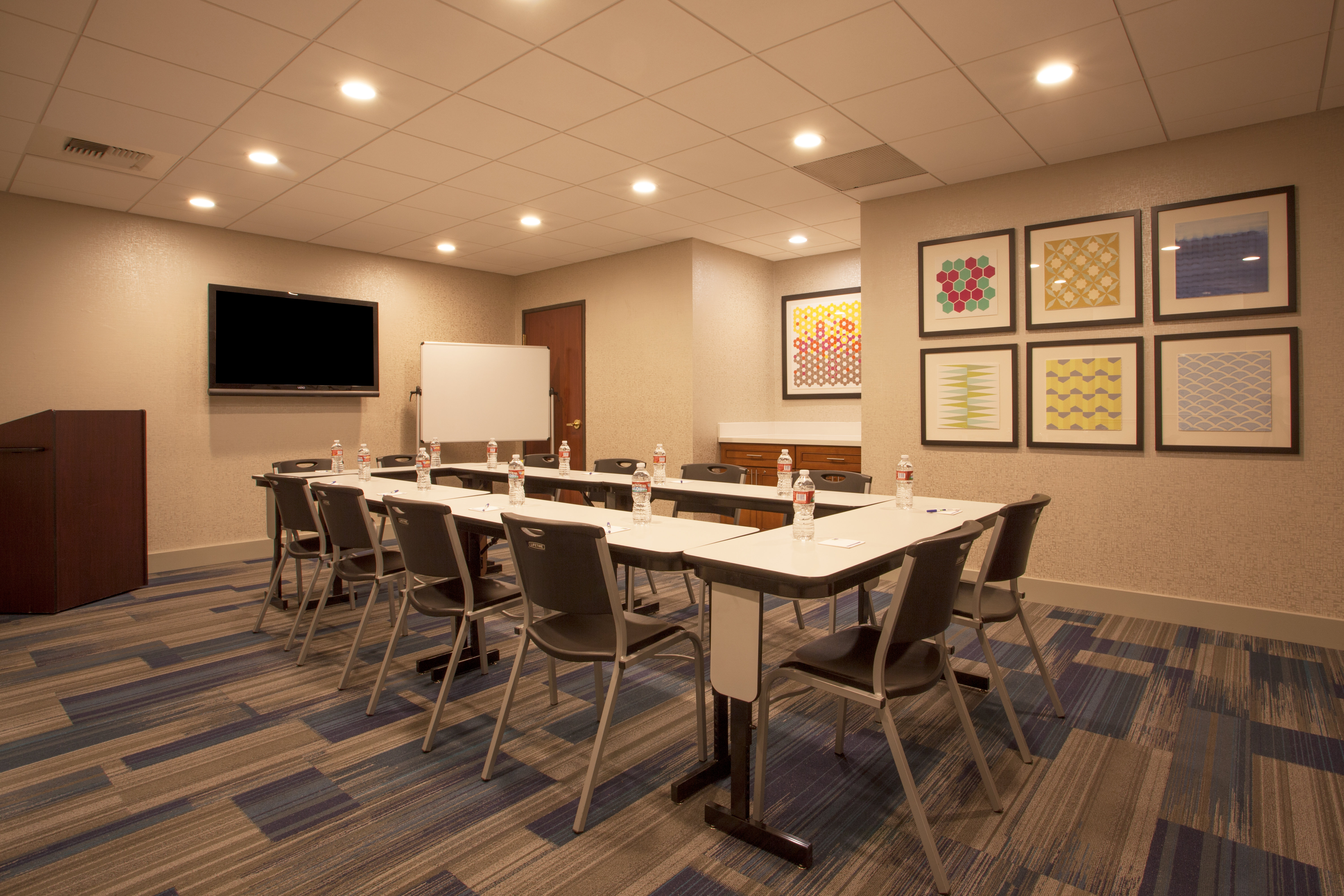 holiday inn express and suites davis university area