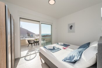 pool apartments villa meteorite