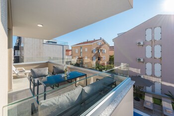 pool apartments villa meteorite