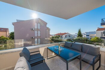 pool apartments villa meteorite