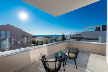 pool apartments villa meteorite
