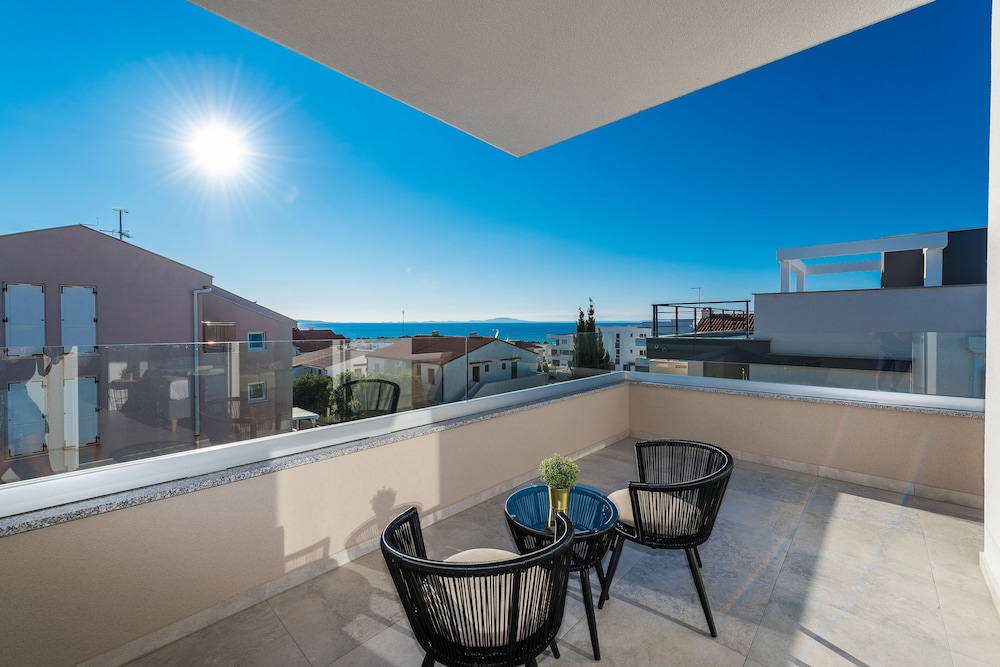 pool apartments villa meteorite