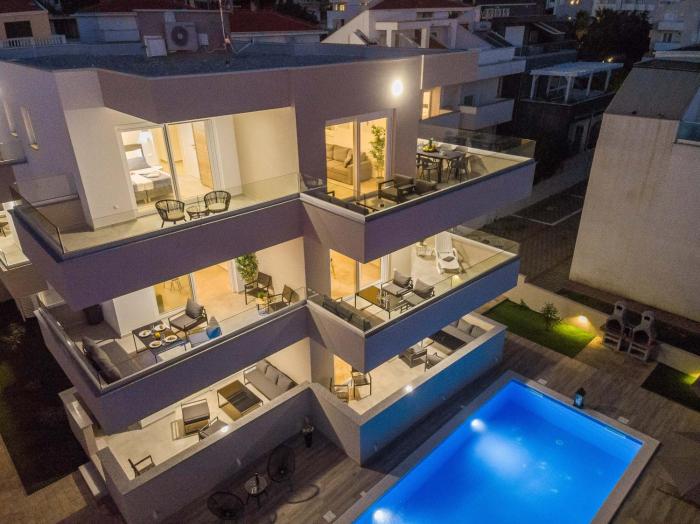 pool apartments villa meteorite