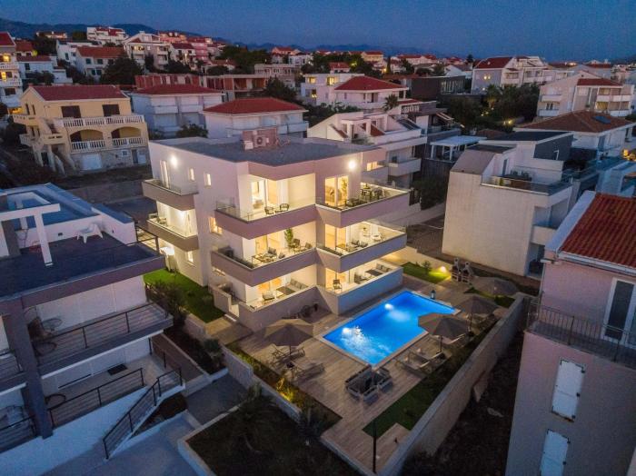 pool apartments villa meteorite