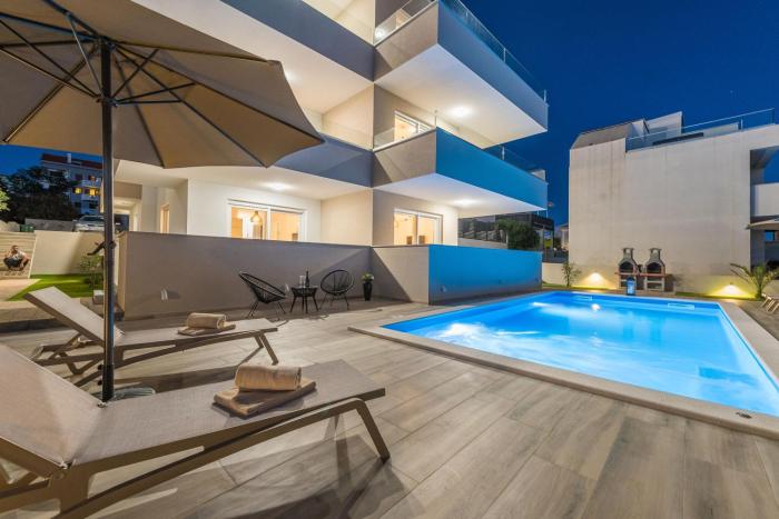 pool apartments villa meteorite