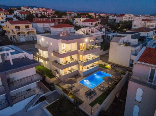 pool apartments villa meteorite