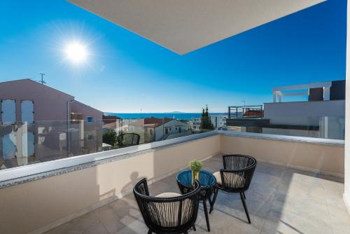 pool apartments villa meteorite