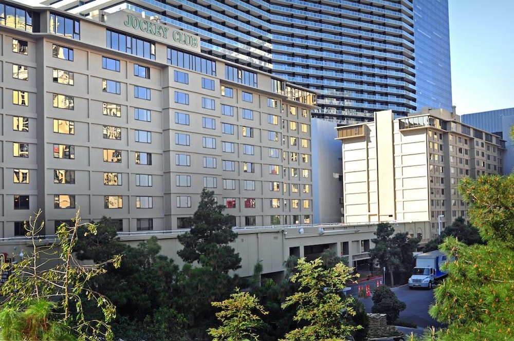 stripviewsuites at jockey club