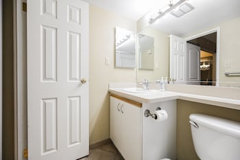 stripviewsuites at jockey club