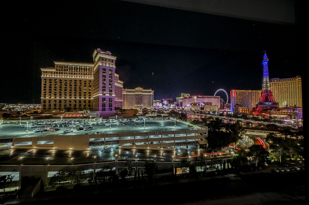 stripviewsuites at jockey club