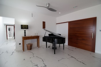 tias