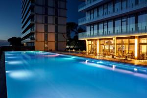 magnetic beach resort