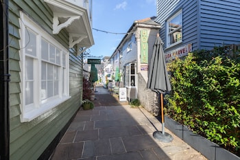 staycations maldon suites