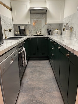 staycations maldon suites